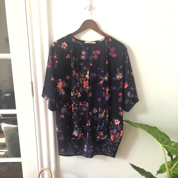 Francesca’s Miami Navy Floral Kimono - Picture 2 of 4